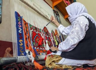 نگاهی به گلیم عنبران؛ حفظ هنر و میراث فرهنگی – خبرگزاری مهر | اخبار ایران و جهان